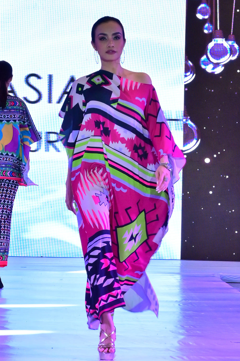 Kitaki - Noha - Printed Abstract Kaftan Dress